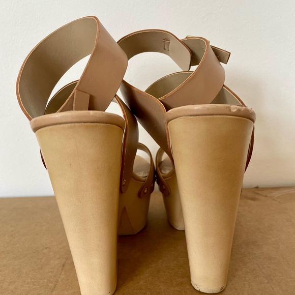 BCBGMaxAzria Tan Platform Wedge Sandal Sz 7.5 - Picture 5 of 10